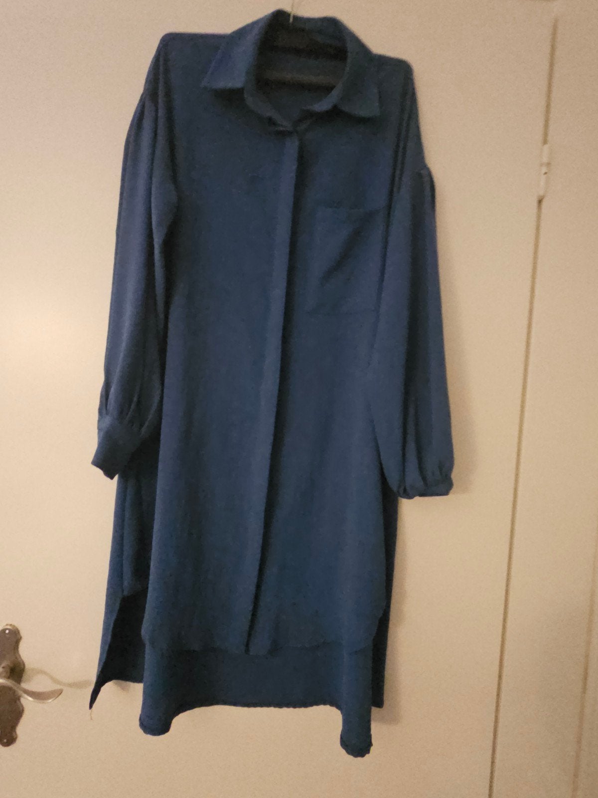 Lange blauwe blouse met knoopsluiting, Maat 38/40 (M), Blauw, Nieuw, Ophalen of Verzenden