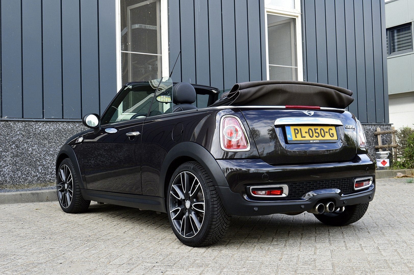 MINI Cabrio 1.6 Cooper S Chili Rijklaarprijs-Garantie Leder, Voorwielaandrijving, Gebruikt, Zwart, 4 cilinders