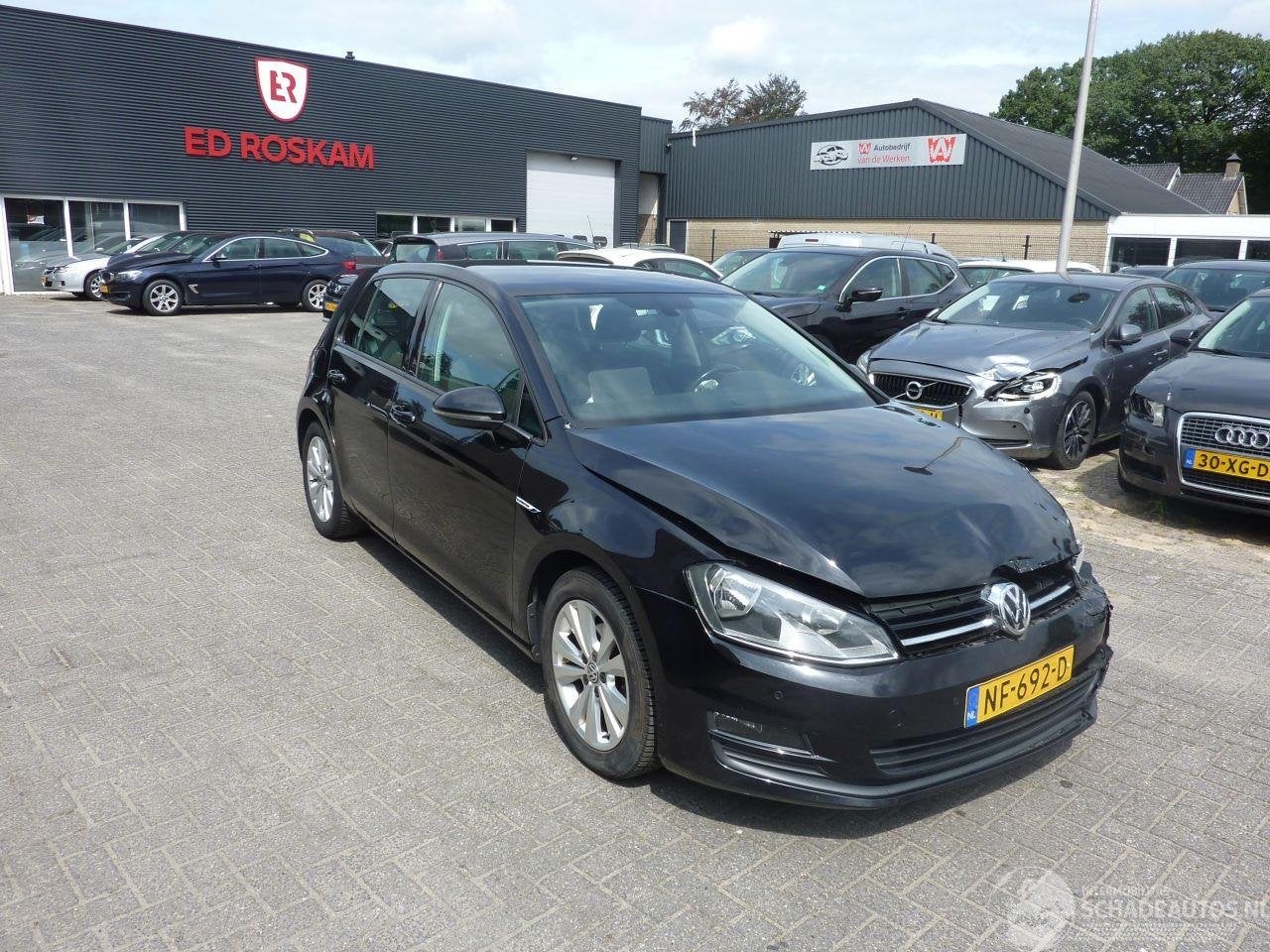 Volkswagen Golf 1.0 TSI (bj 2017), Auto diversen, Schadeauto's, Volkswagen, Handgeschakeld, Benzine, Overige carrosserieën, Zwart