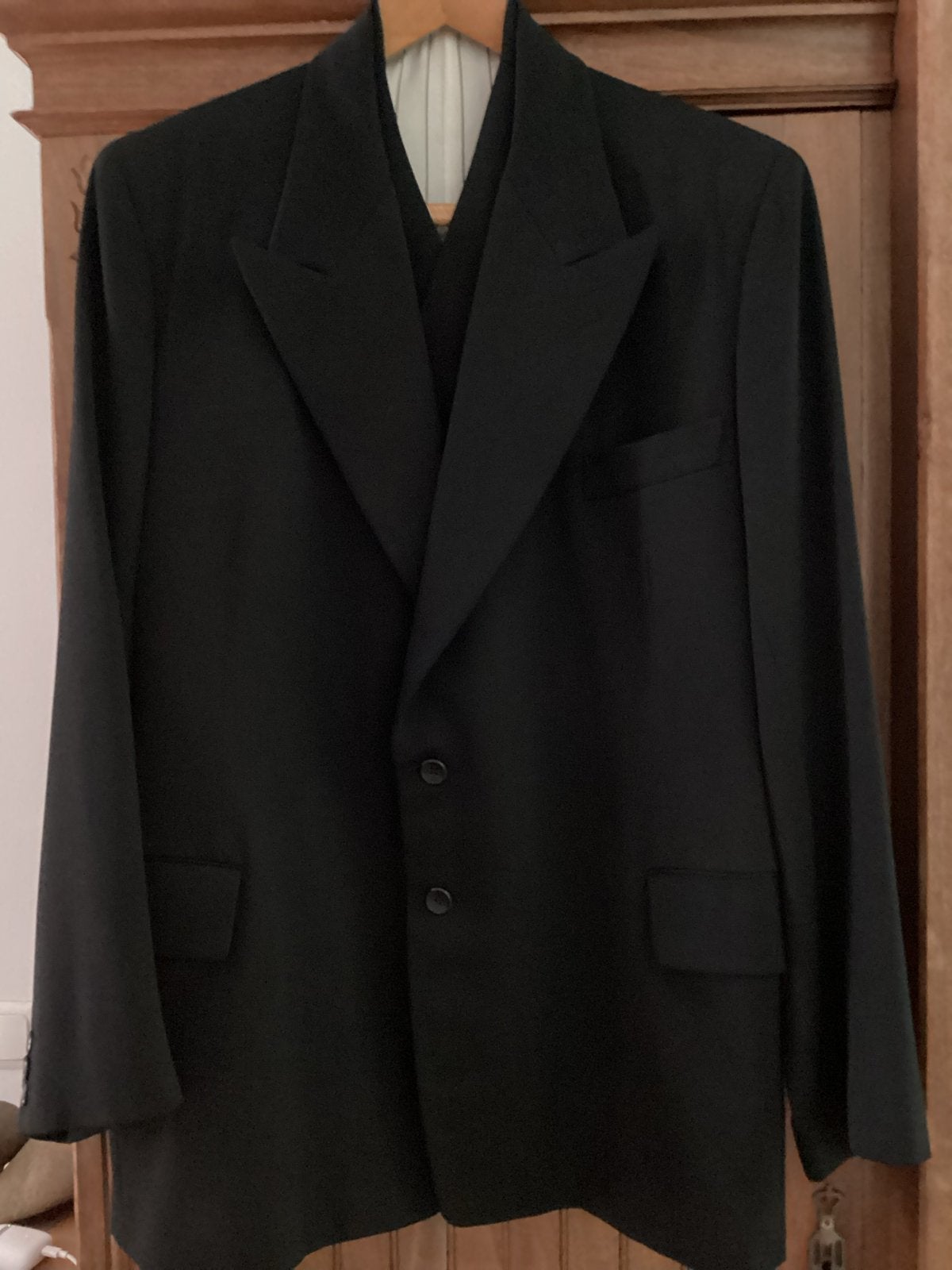 Zwart gala-colbert en gilet met twee witte overhemden, Kleding | Heren, Ophalen of Verzenden, Gedragen, Maat 52/54 (L), Zwart