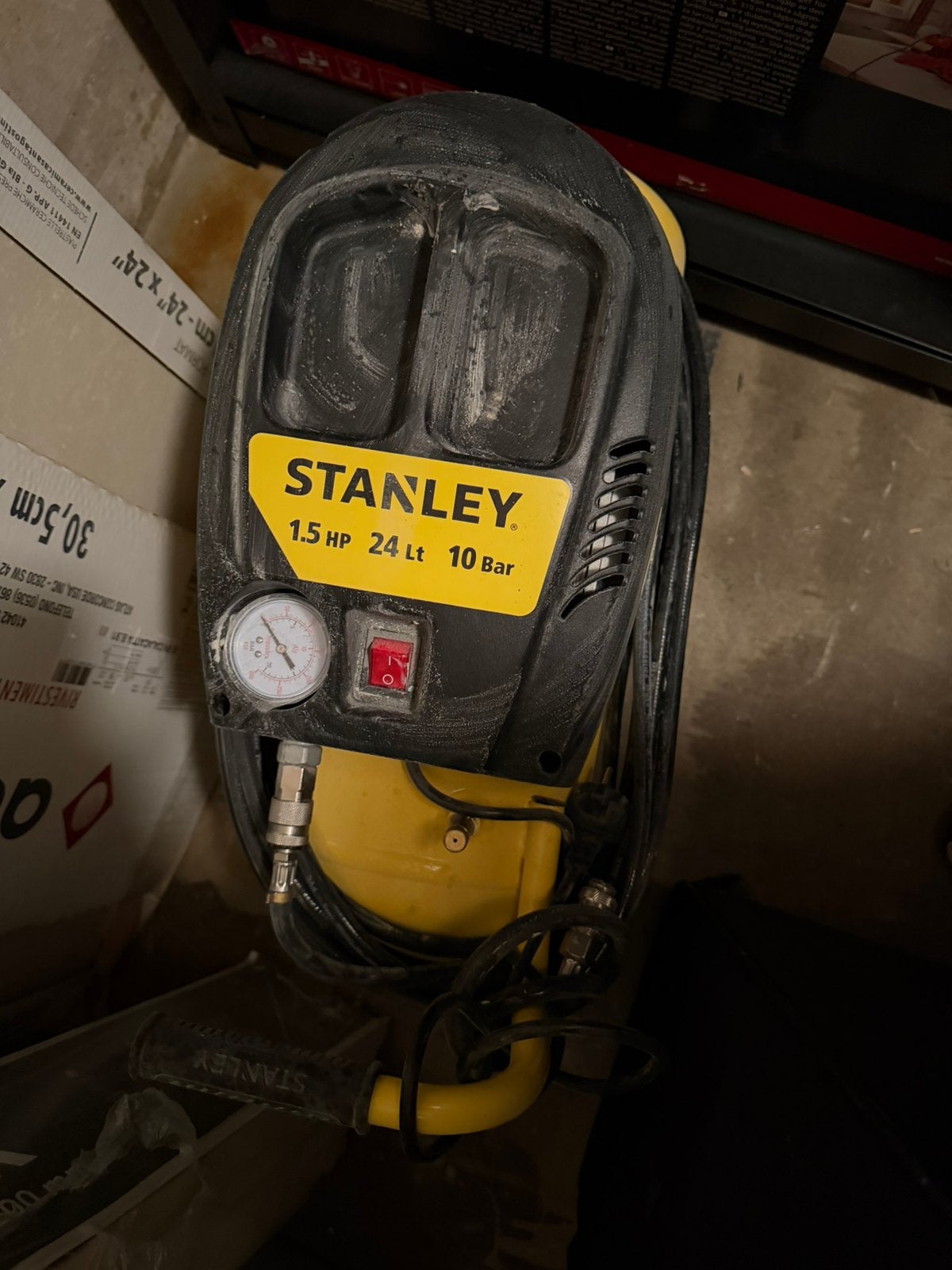 Stanley compressor 24L 10 bar voor verfspuit, Ophalen, 6 tot 10 bar, Zo goed als nieuw, Minder dan 200 liter/min