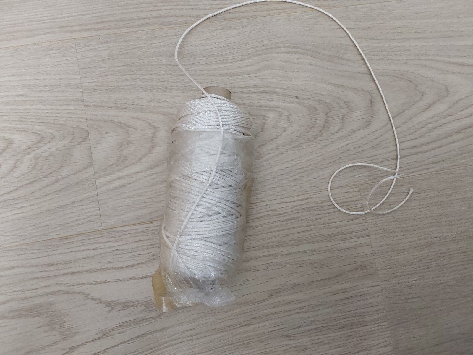 Nieuwe rol wit nylon koord, Textiel, Nieuw, Ophalen of Verzenden, Knutselmateriaal