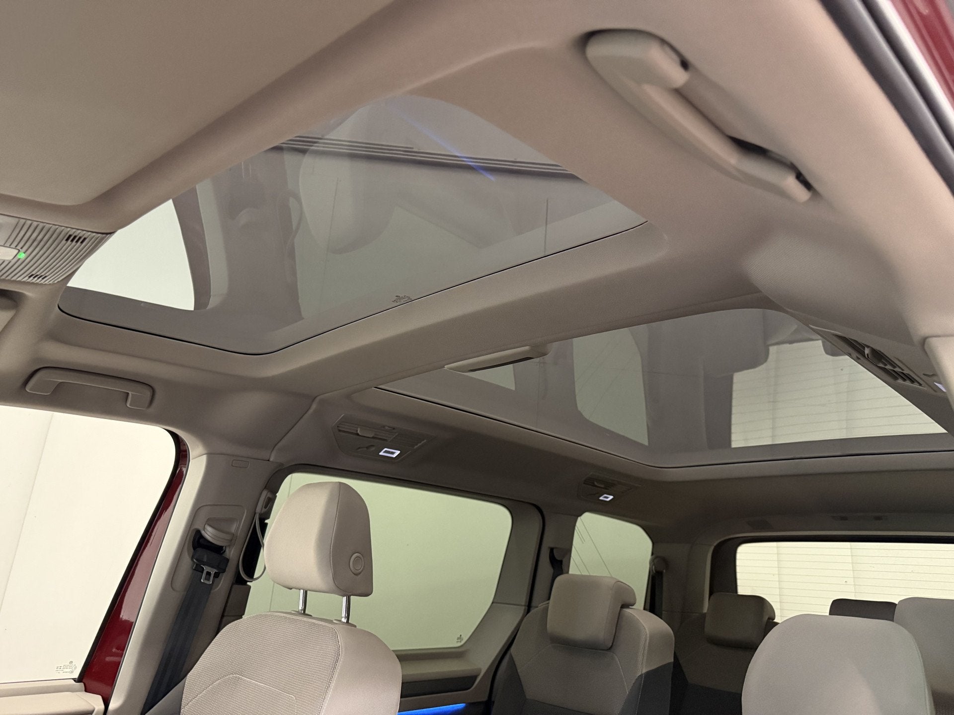 Volkswagen Multivan 1.4 eHybrid Life 7p. PANO/TREKHAAK/SOH 9, Stof, Gebruikt, Zwart, Met garantie (alle)