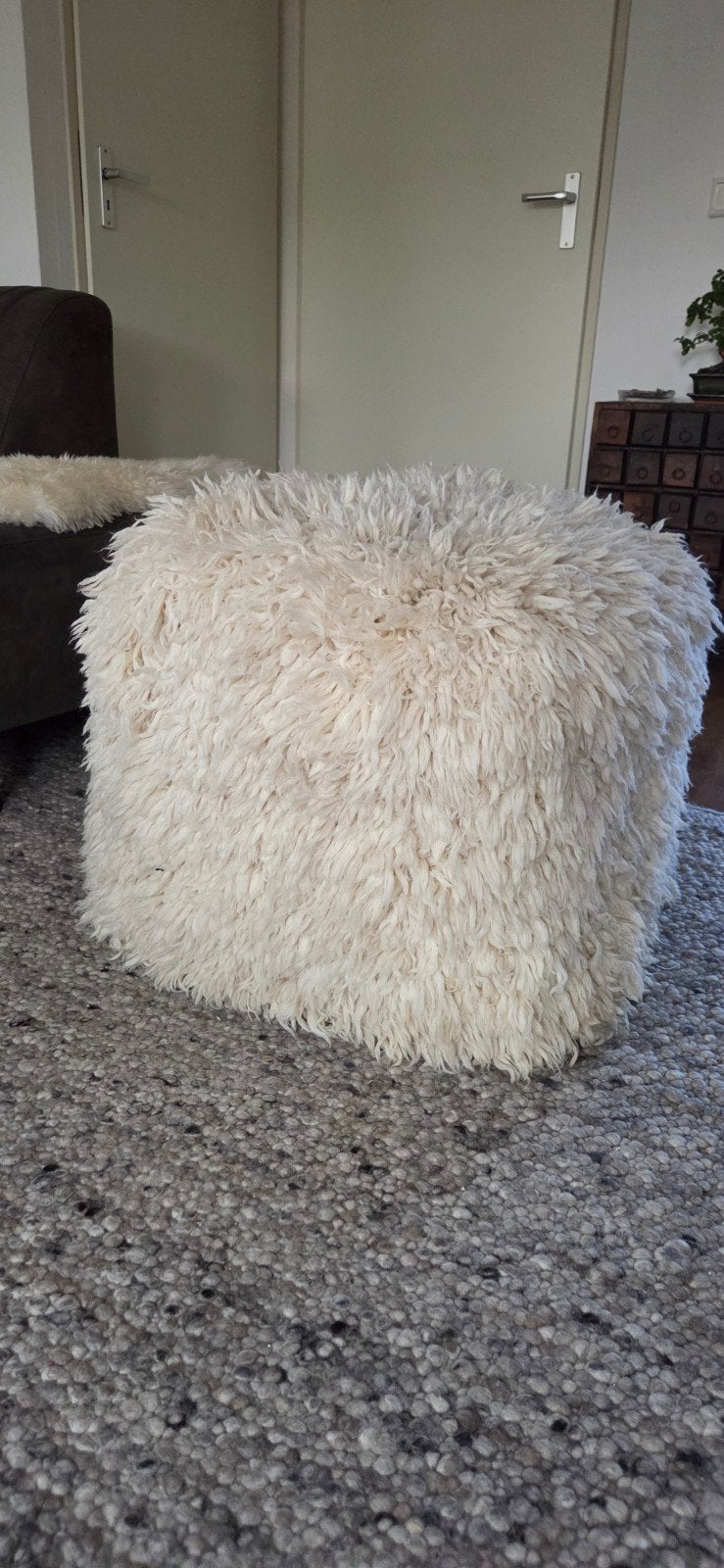 roomwitte poef 50x50 cm, Ophalen, Zo goed als nieuw, Stof, 50 tot 75 cm
