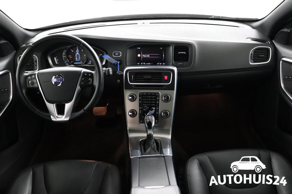 Volvo V60 2.0 D3 Momentum 5-CIL|AUT|LEDER|ACC|TREKHAAK|XENON, Auto's, Euro 5, 136 pk, Gebruikt, Zwart