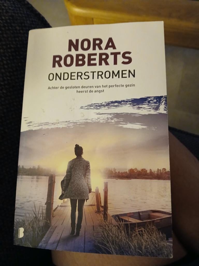Onderstromen, Boeken, Ophalen of Verzenden, Zo goed als nieuw, Nederland, Nora Roberts