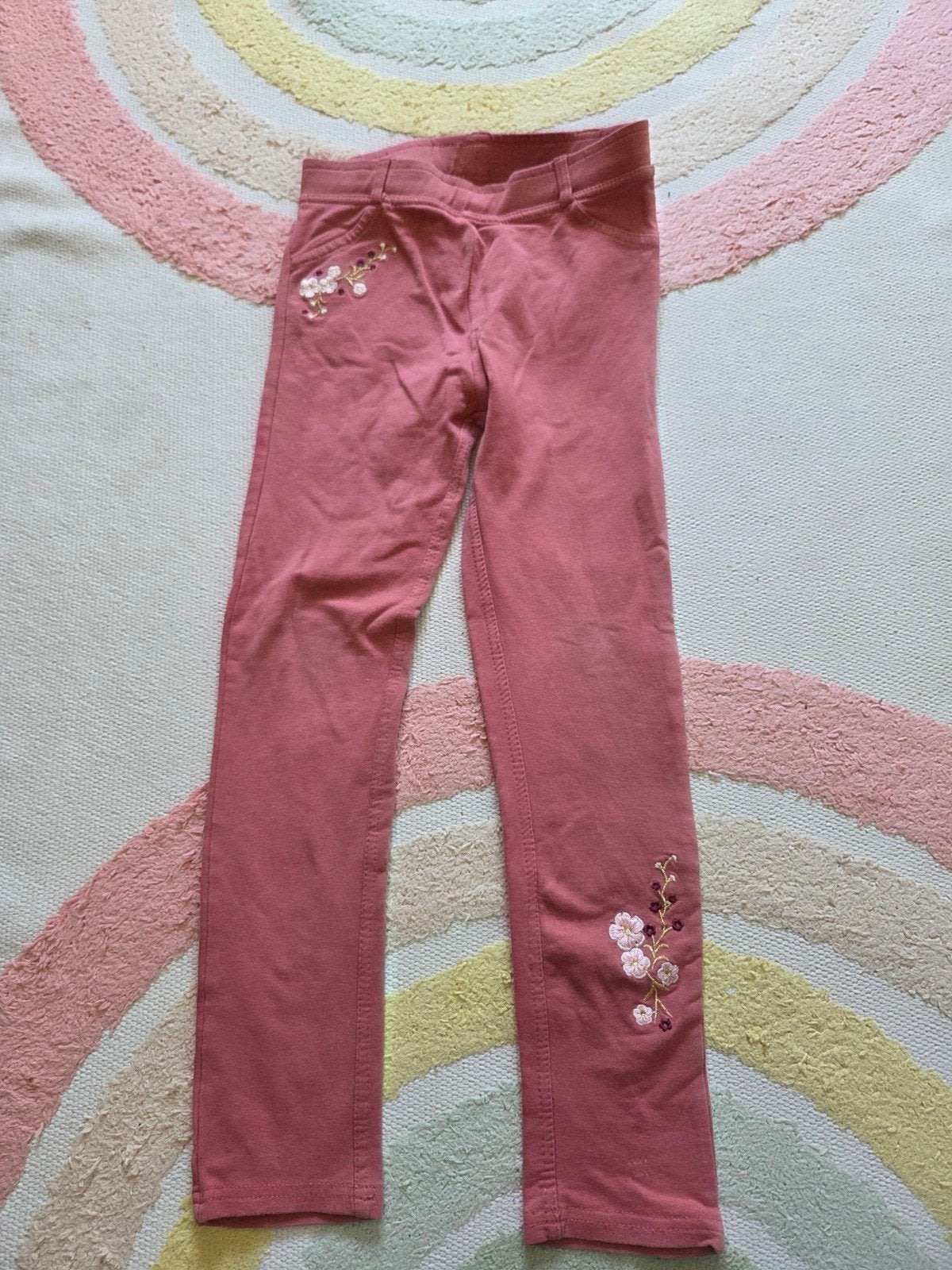 Roze broek bloemen borduursel maat 128 dopodopo, Kinderen en Baby's, Kinderkleding | Maat 128, Broek, Gebruikt, Meisje, Ophalen of Verzenden