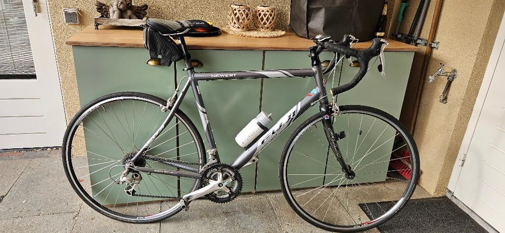Fuji racefiets 56 cm met hogedruk voetpomp, Fietsen en Brommers, Fietsen | Racefietsen, 28 inch, Gebruikt, Heren, Aluminium