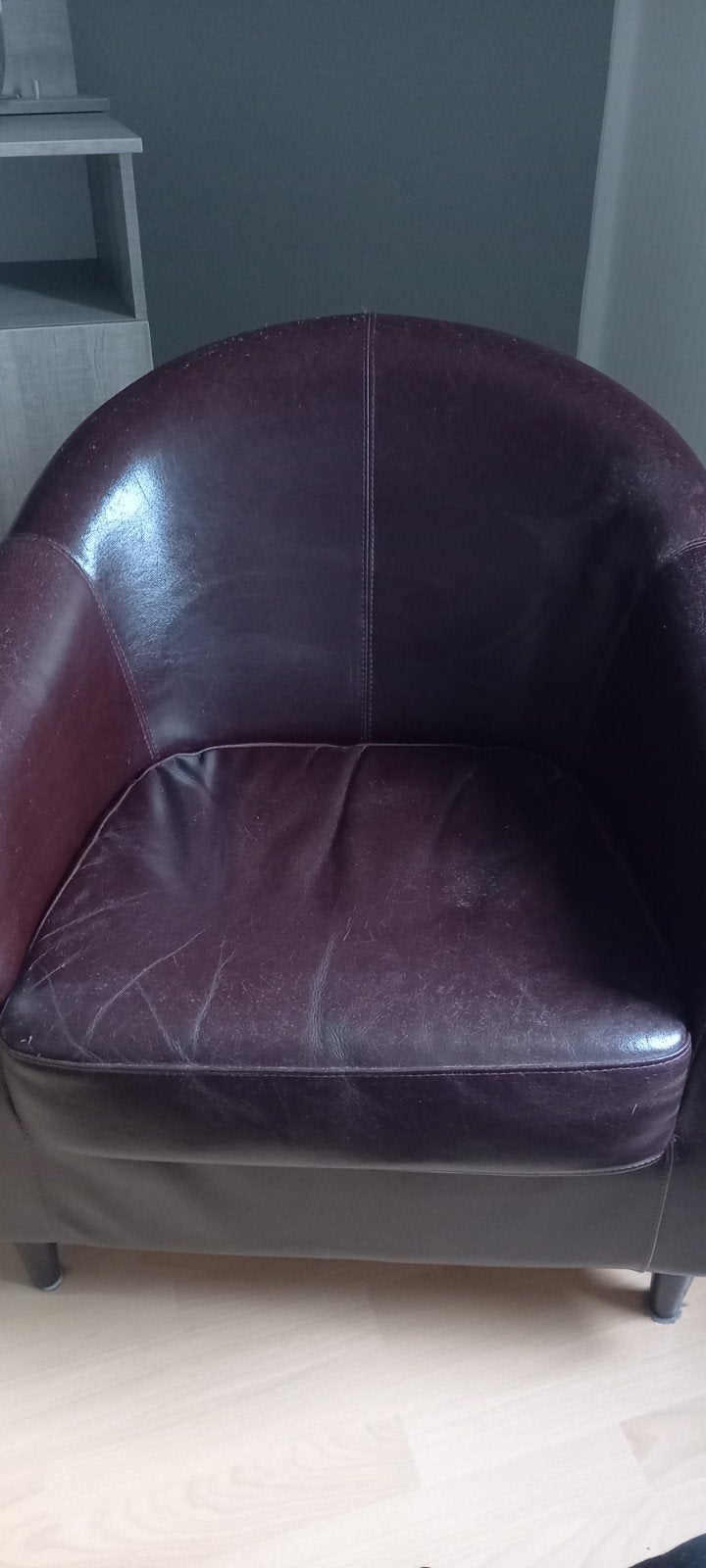 2 leren fauteuils, lichte beschadiging op 1 rugleuning, Gebruikt, Eenpersoons, 75 tot 100 cm, Ophalen of Verzenden