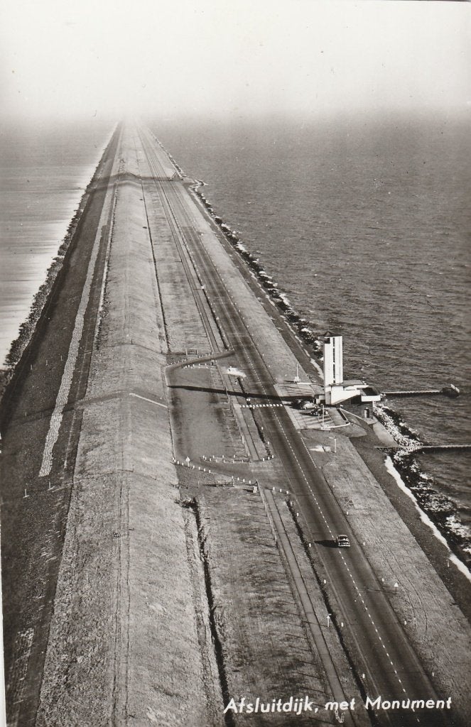 afsluitdijk met monument, Ophalen of Verzenden, 1940 tot 1960