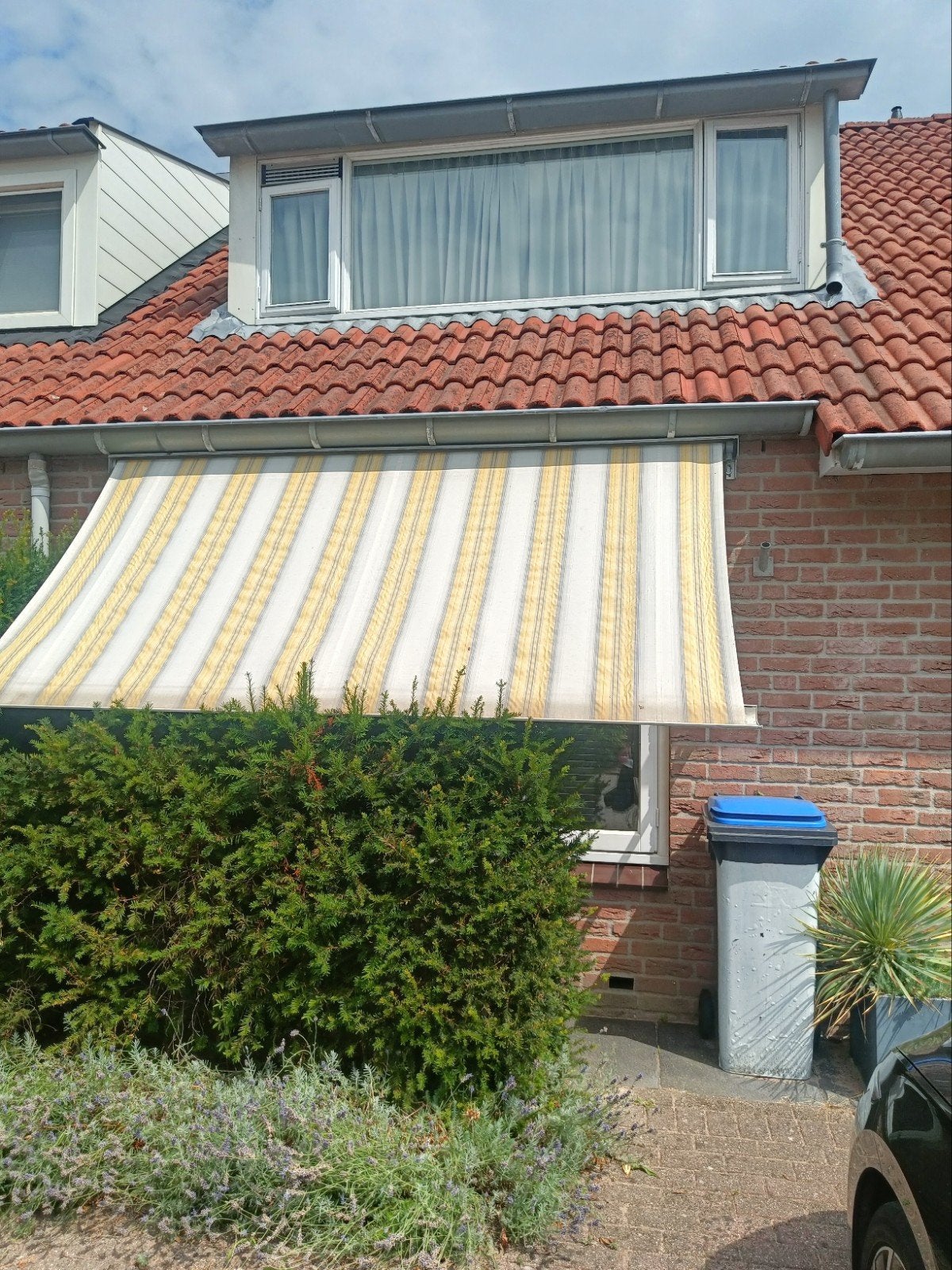 Gebruikt zonnescherm 3m breed, 1m uitval, handbediend, Ophalen, Gebruikt, 250 cm tot 450 cm, Uitvalscherm