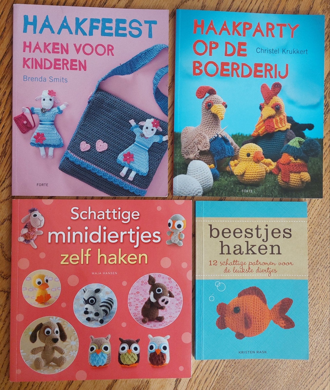 Haakboekjes 4 stuks, Ophalen of Verzenden, Zo goed als nieuw, Breien en Haken