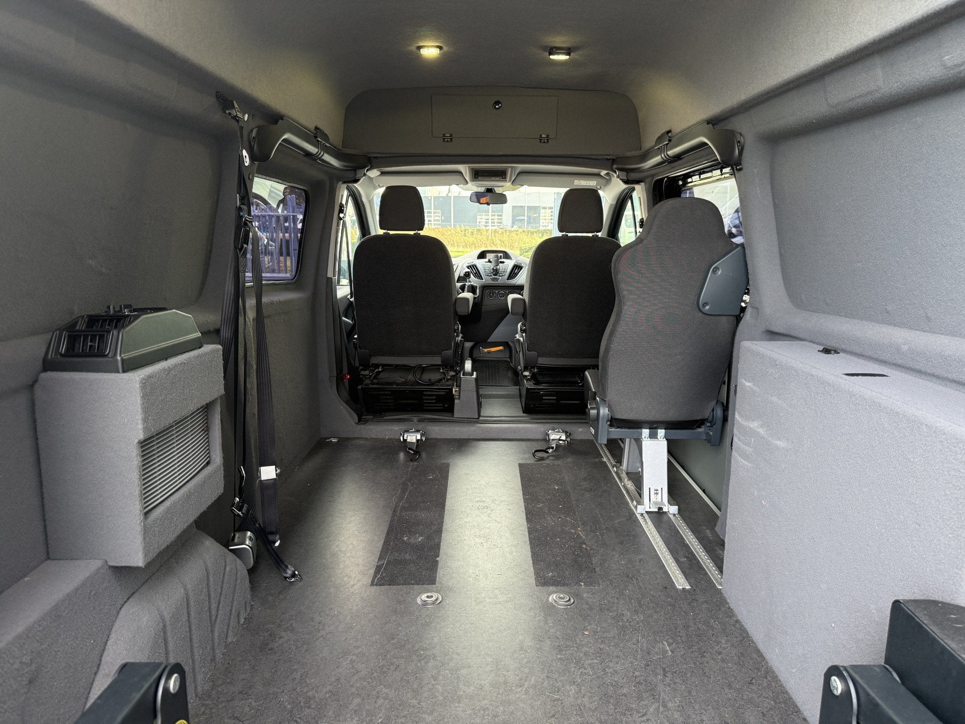 Ford Transit Custom 3+1 Rolstoelbus 290 2.2 TDCI L2H2 Limite, Voorwielaandrijving, Euro 5, Stof, Gebruikt