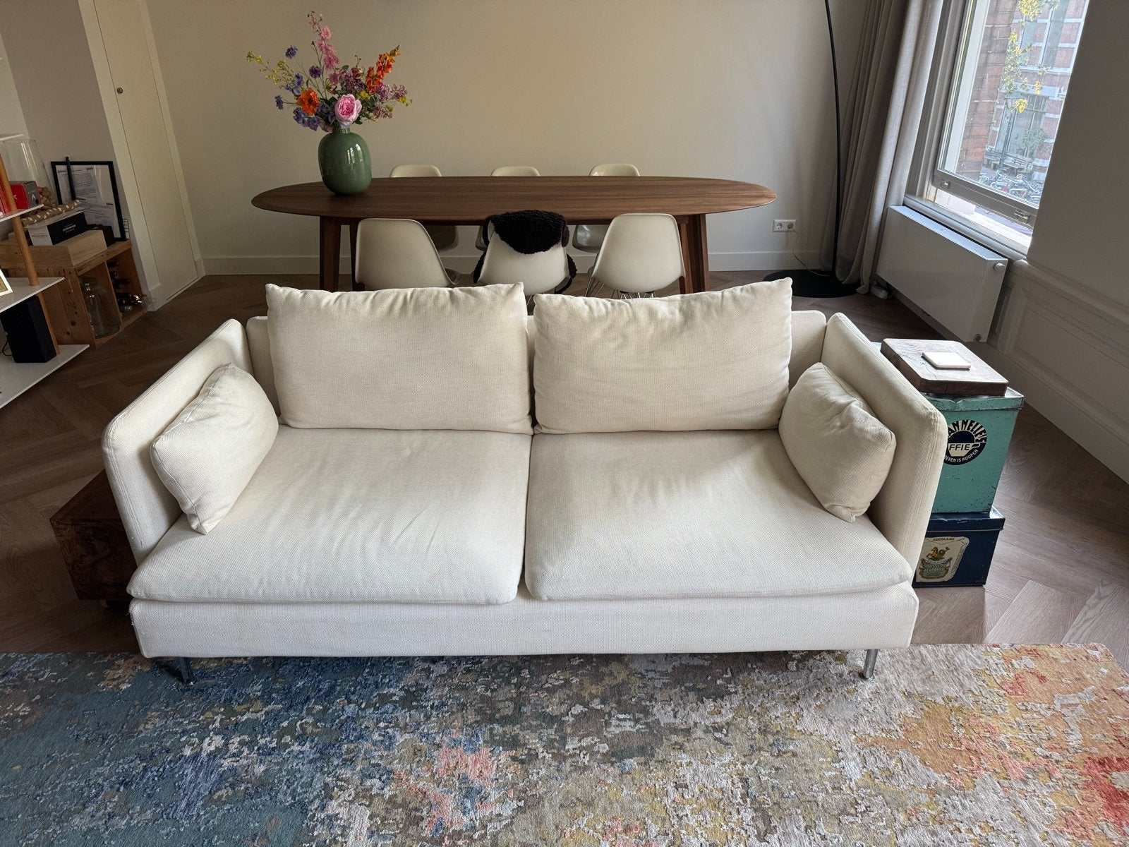 Comfortabele Crèmekleurige bank met hocker, Huis en Inrichting, Ophalen, Gebruikt, 100 tot 125 cm, Tweepersoons