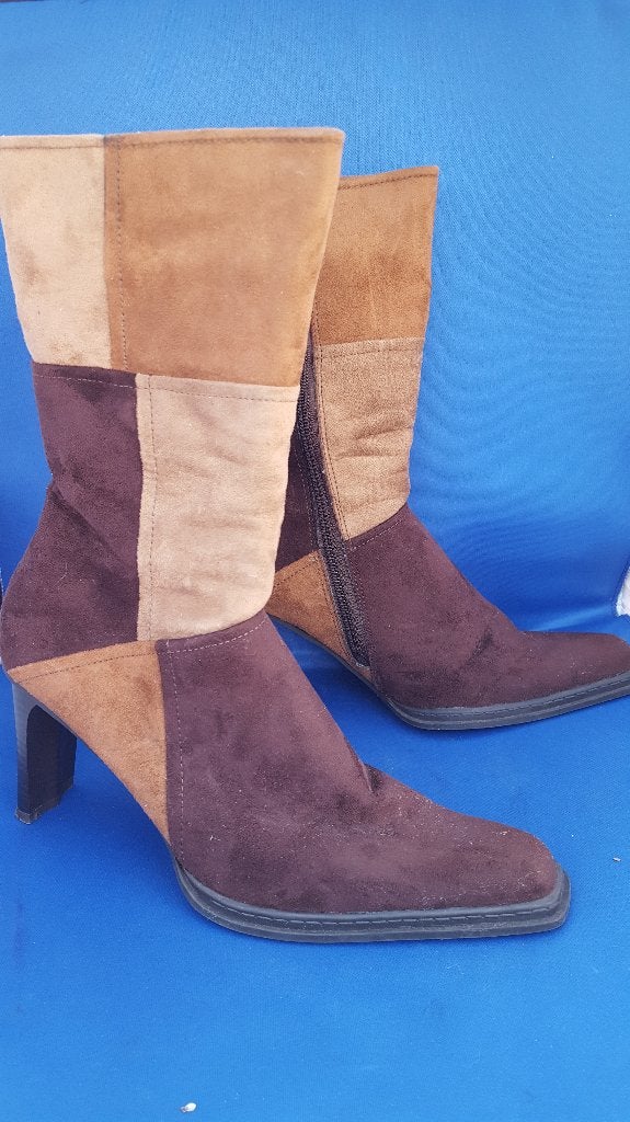 Dameslaarzen, hoge hak, bruine patches, suede, mt. 39. 1A6, Tweedehands verkoop, Bruin, Ophalen of Verzenden, Hoge laarzen