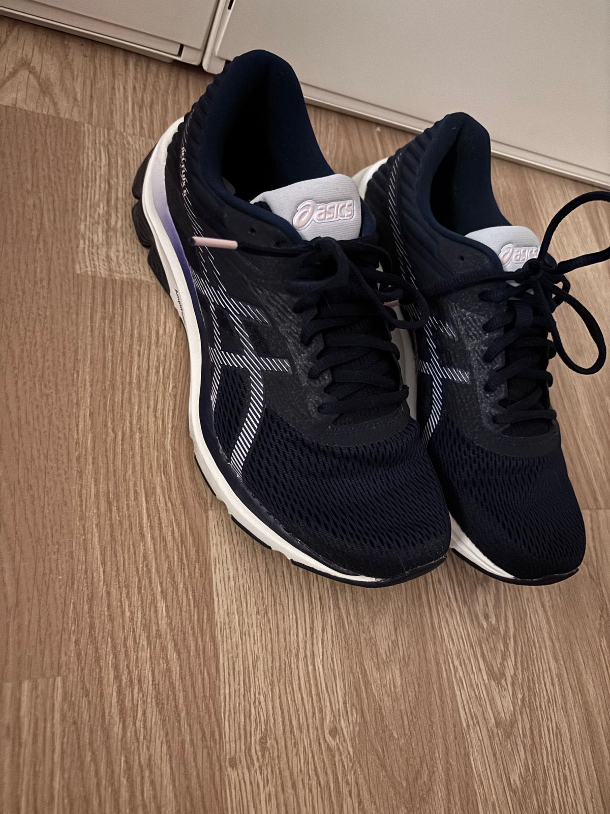 Asics sneakers of hardloopschoenen, maat 42, Kleding | Dames, Schoenen, Ophalen of Verzenden, Gedragen, Blauw, Sneakers of Gympen