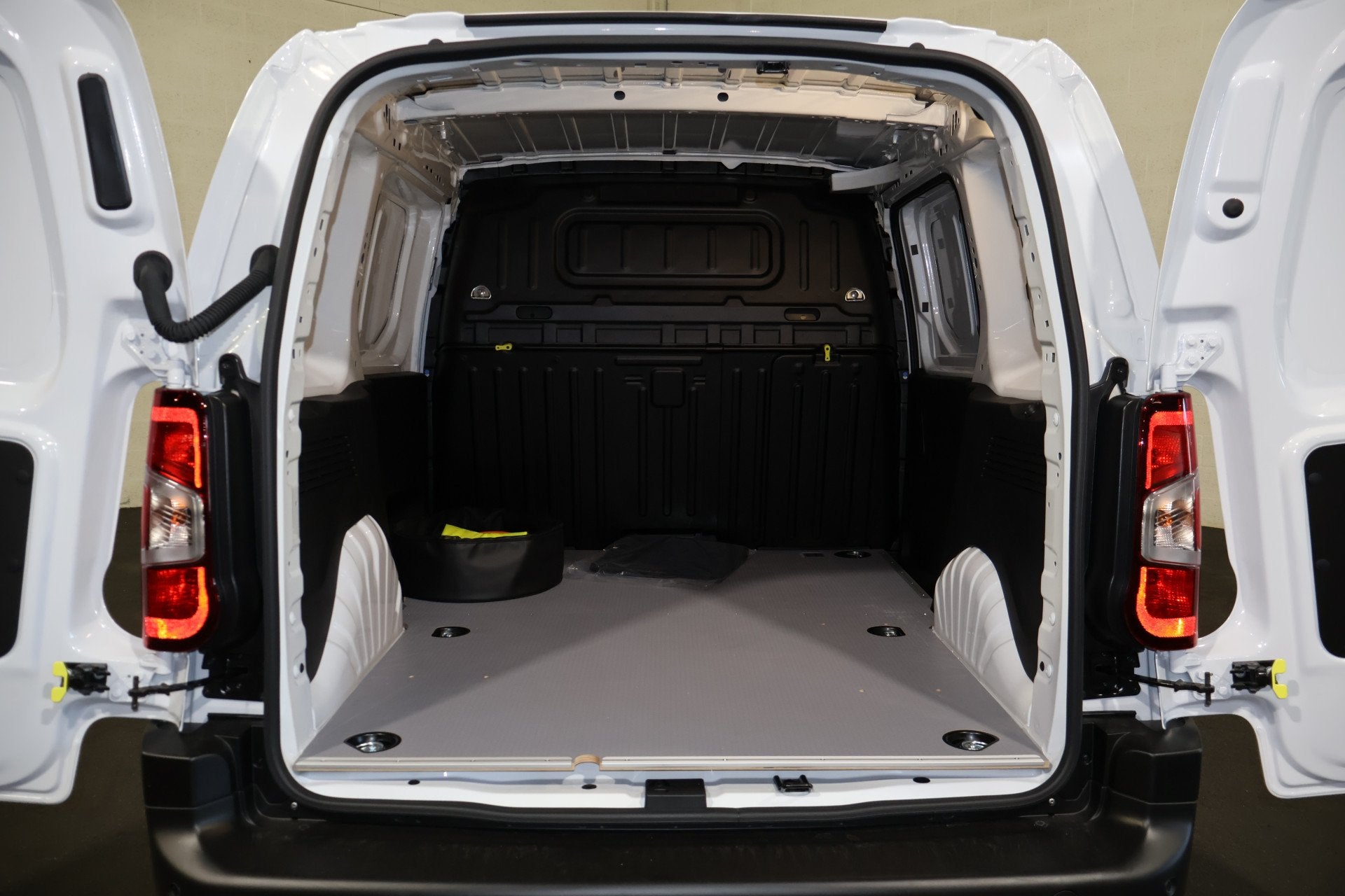 Toyota PROACE CITY Electric Comfort L1 50 kWh (bj 2026), 750 kg, 1666 kg, Wit, Toyota