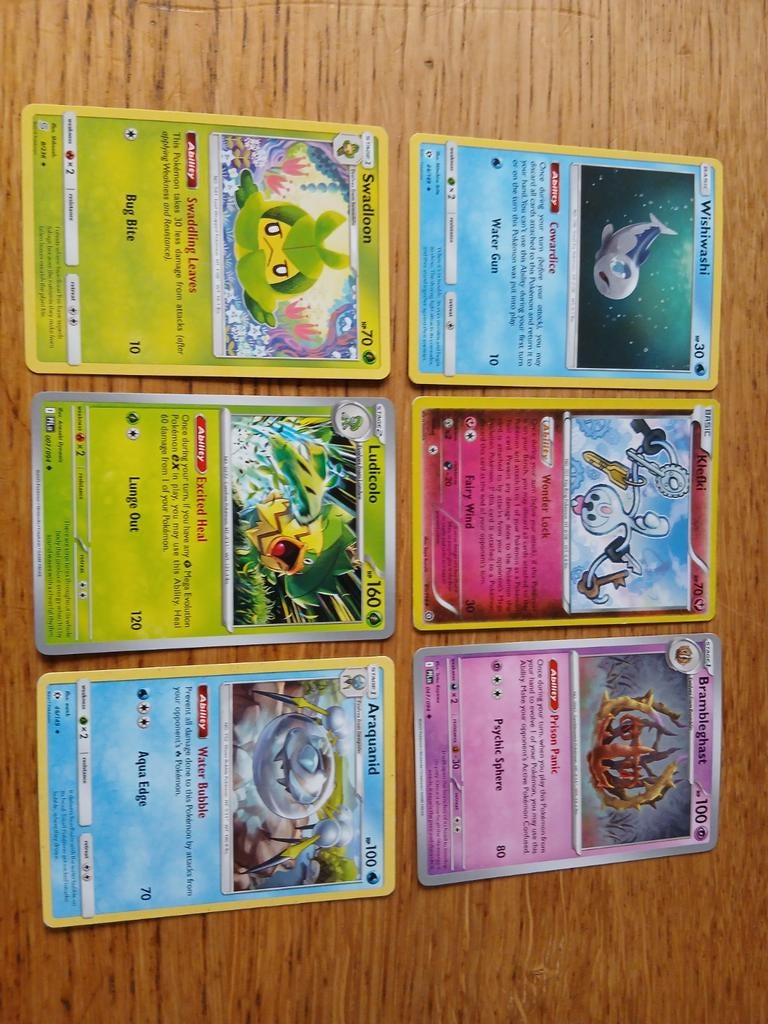 Pokémon Kaarten Set - Swadloon, Ludicolo, Araquanid en meer, Ophalen of Verzenden, Gebruikt, Meerdere kaarten