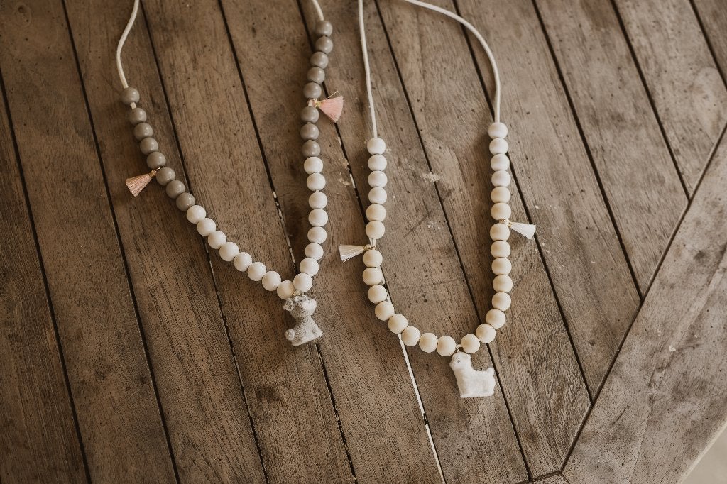 lange suede kinderketting puppy of lammetje, Sieraden, Tassen en Uiterlijk, Kindersieraden, Ophalen of Verzenden, Nieuw, Ketting