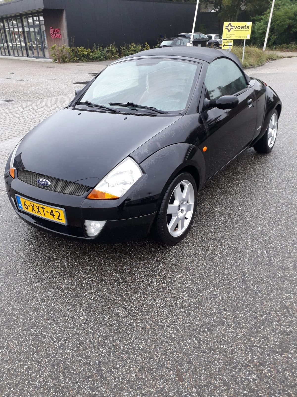 Ford Streetka 1.6 Futura APK tot 29-04-2027, 1599 cc, Zwart, Leder, 2 stoelen