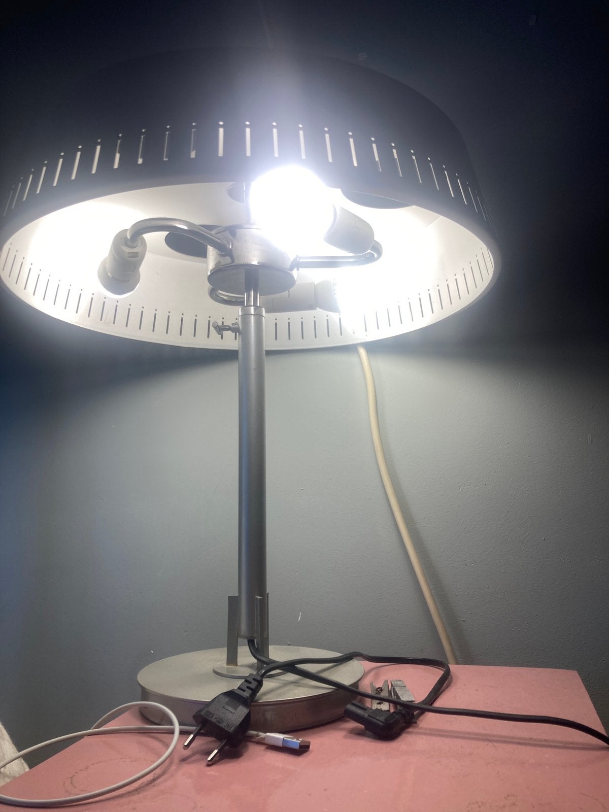 (Louis Kalff?) Vintage bureaulamp, groengrijs, Huis en Inrichting, Gebruikt, Overige merken, E14 (klein), Ophalen of Verzenden