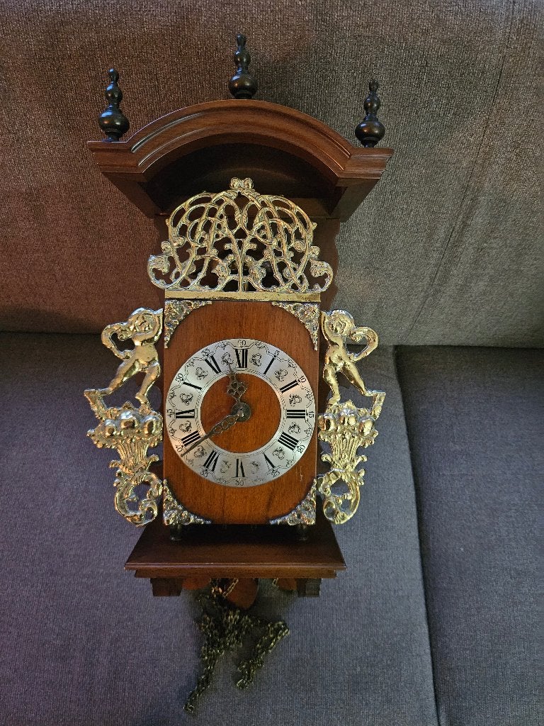 Zaanse wandklok ca. 1970 met Hermle uurwerk, Ophalen