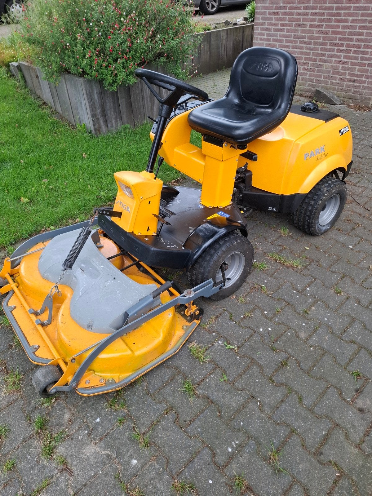 Stiga Park Jubilee zitmaaier - 16PK Vanguard 2cilinder motor, Ophalen, Cirkelmaaier, Gebruikt, Stiga