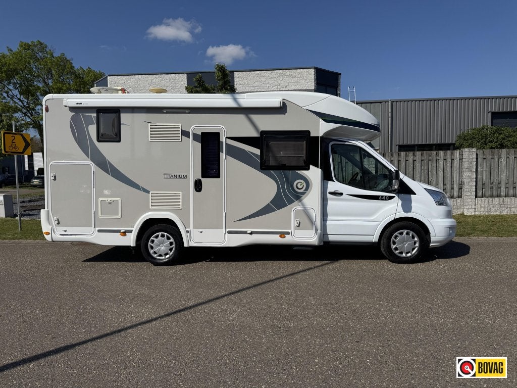 prachtig Ruimtewonder Chausson Titanium 640 electr hefbed, Caravans en Kamperen, Campers, Ford, 6 tot 7 meter, Diesel, Achteruitrijcamera