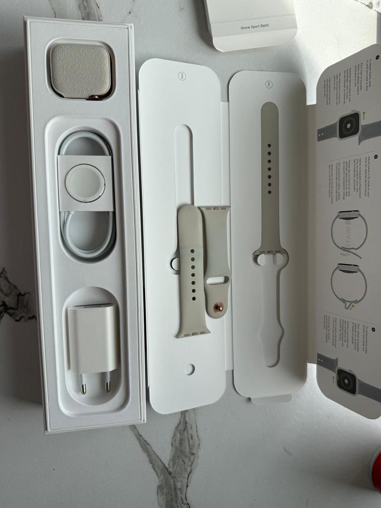 Apple Watch Series 4 /40MM Goud RVS en Nike Series 3 /42MM, Sieraden, Tassen en Uiterlijk, Smartwatches, Gebruikt, Hartslag, Zwart