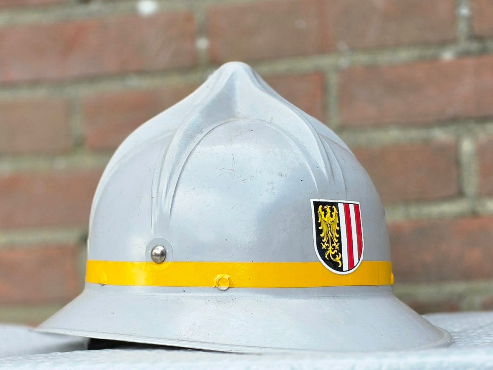 Brandweerhelm brandweer Oostenrijk, Verzamelen, Ophalen of Verzenden, Nederland, Embleem of Badge