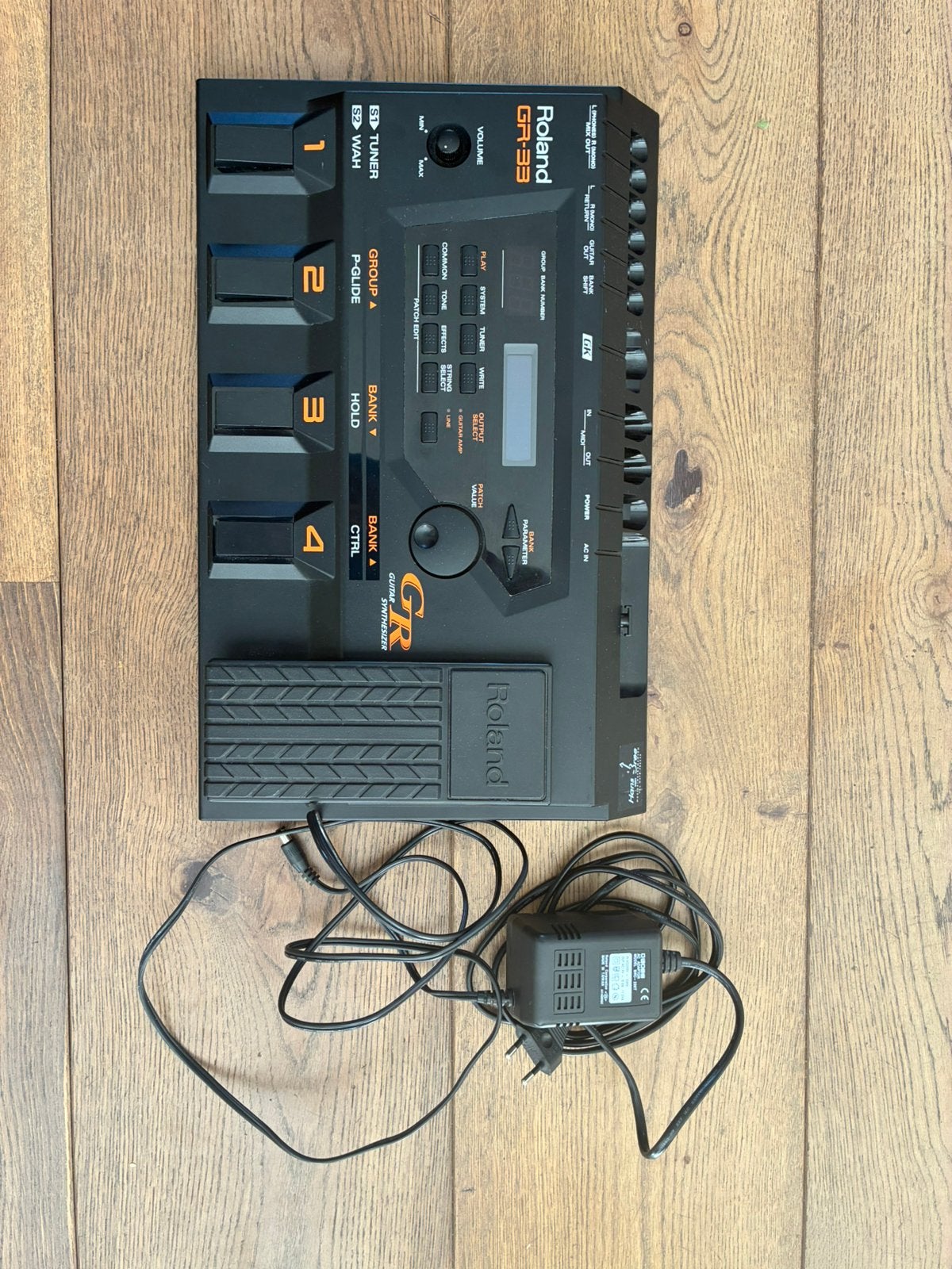 Roland GR-33 gitaar synthesizer., Ophalen, Zo goed als nieuw, 61 toetsen, Roland
