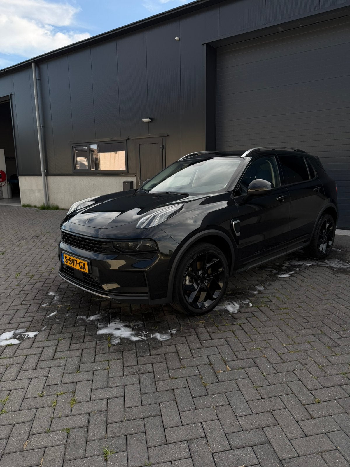 Lynk & Co 1.5TD 261pk Phev Black On Black dealer onderhouden, Stof, 179 pk, Bedrijf, 1854 kg