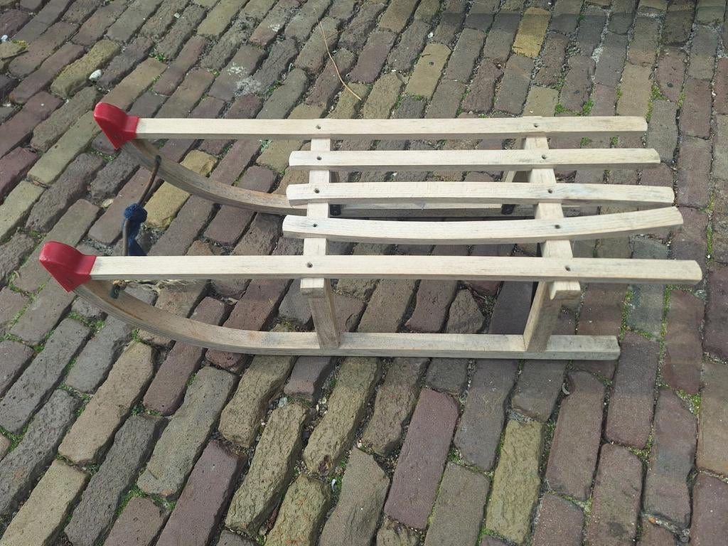 Houten sleetje voor kindjes, Ophalen