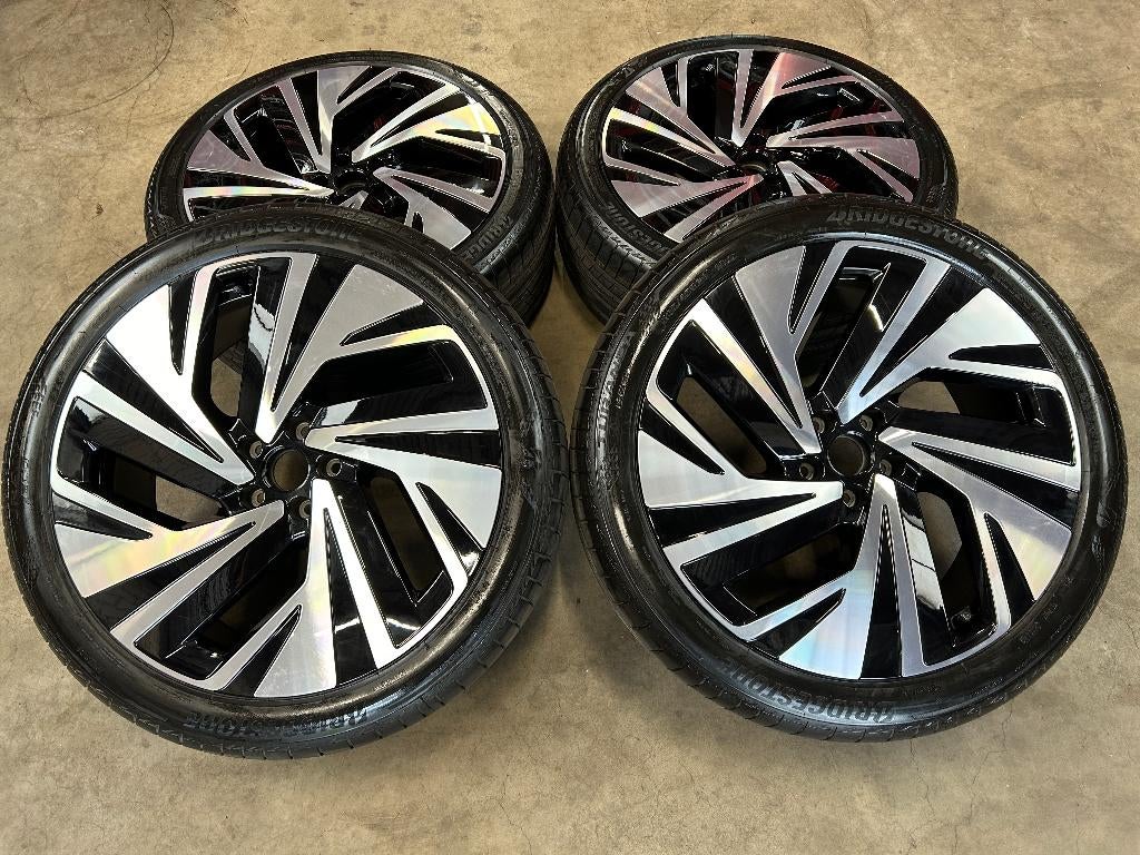 NIEUWE 21 inch originele Narvik velgen VW ID.4 + zomerbanden, Auto-onderdelen, Banden en Velgen, Banden en Velgen, Zomerbanden