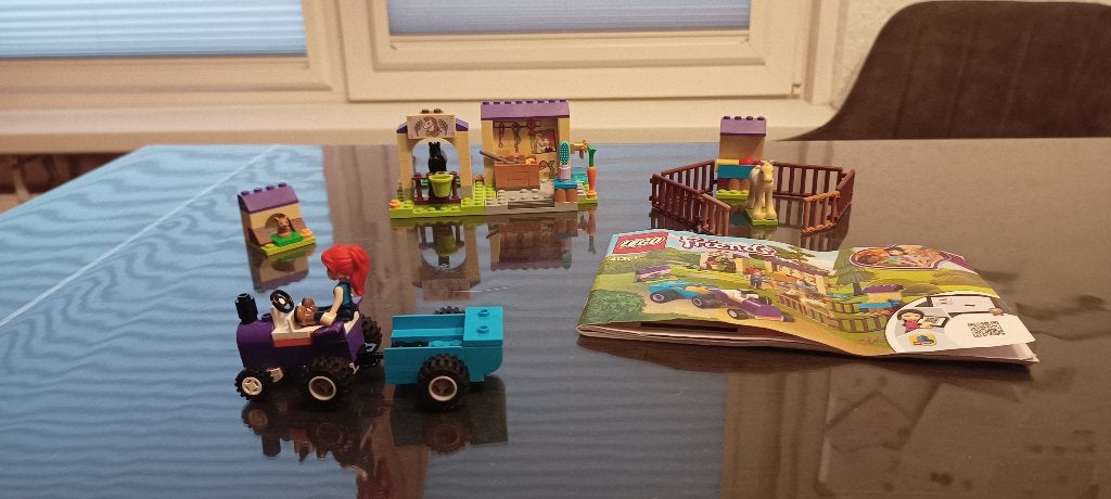 Lego Friends Mia's Veulenstal 41361 - Compleet met boekje, Lego, Friends, Ophalen of Verzenden, Zo goed als nieuw