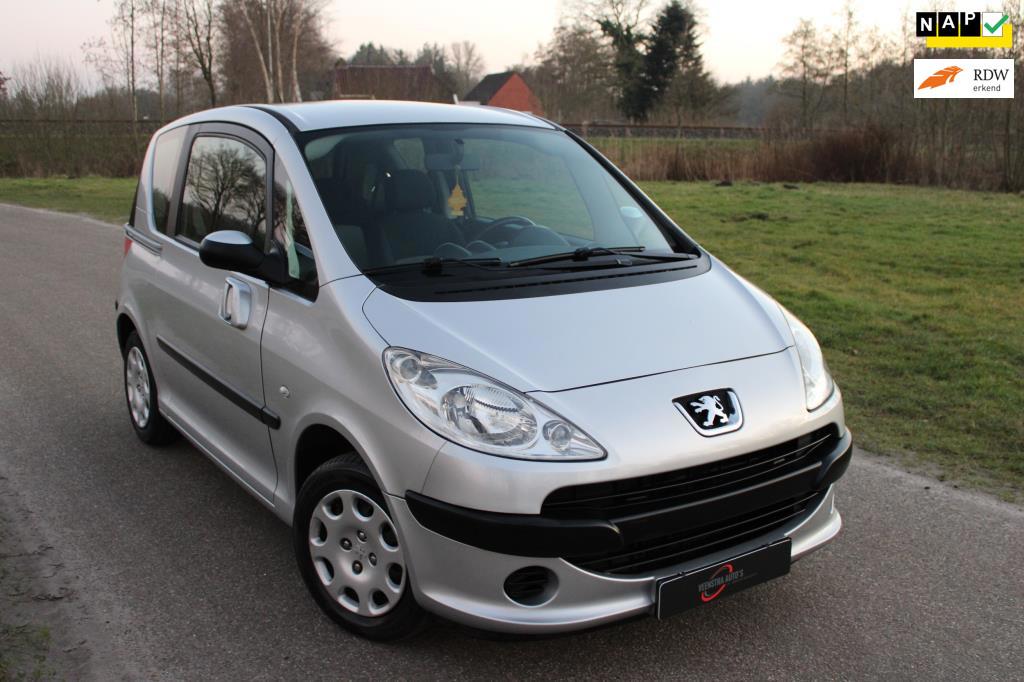 Peugeot 1007 1.4 Urban, Voorwielaandrijving, 4 cilinders, 4 stoelen, 49 €/maand