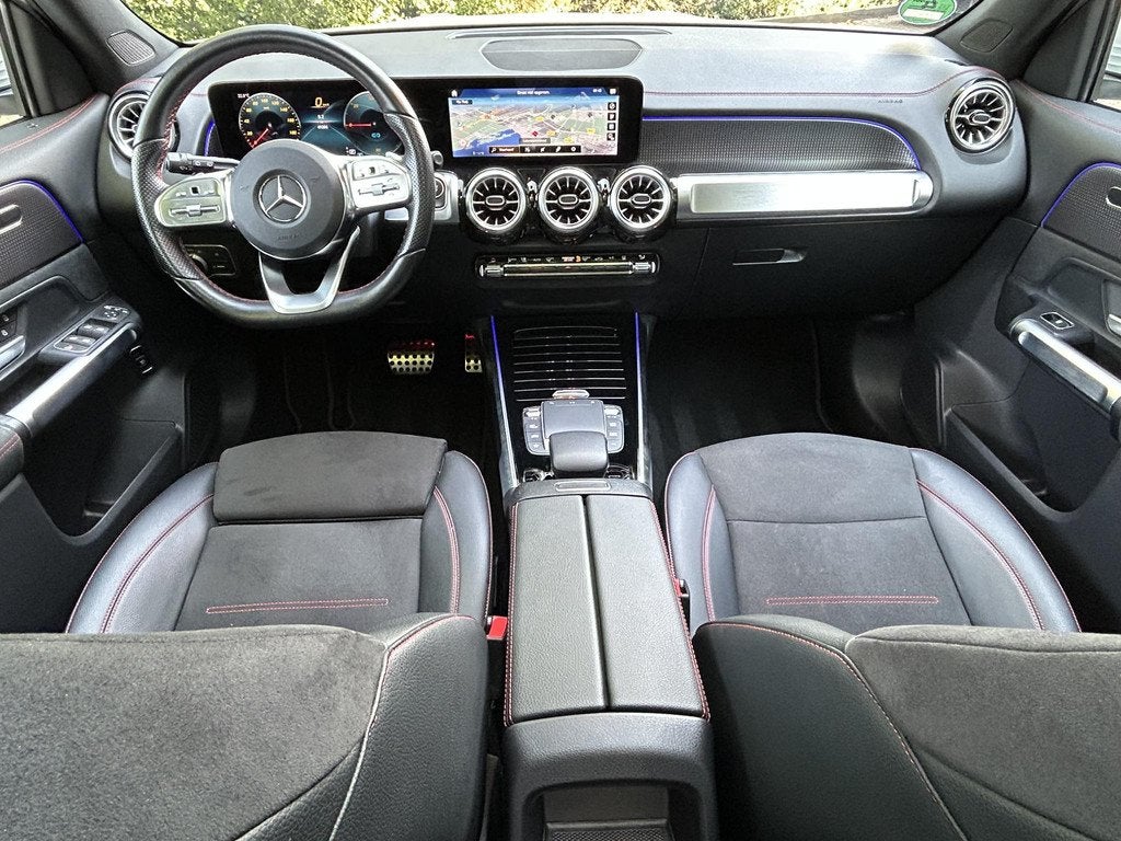 Mercedes-Benz EQB 300 4MATIC AMG | Panoramadak |, Auto's, Mercedes-Benz, Automaat, 228 pk, 110 €/maand, Leder en Stof