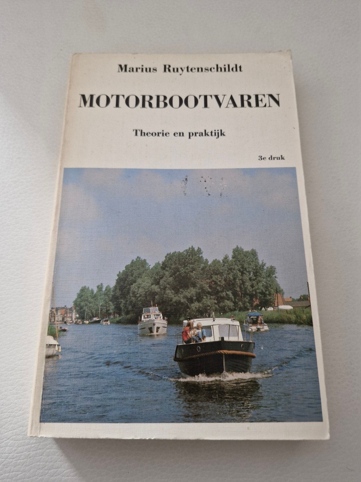 Motorbootvaren - Theorie en praktijk (3e druk), Ophalen of Verzenden, Gelezen, Overige onderwerpen, Marius Ruytenschildt