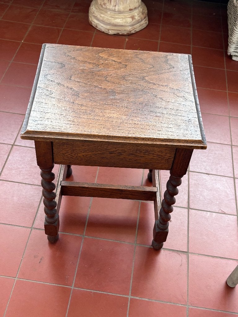 Vintage Bijzettafel Eikenhout Getordeerde Poten, Ophalen, Minder dan 55 cm, Gebruikt, Rechthoekig