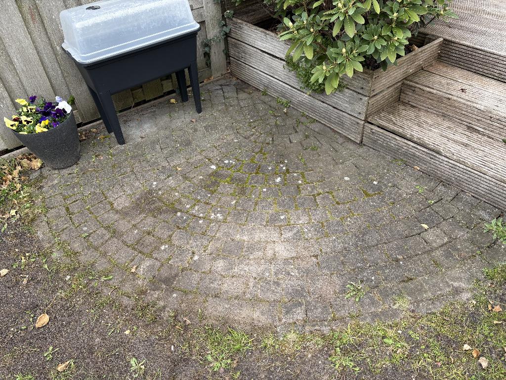 Bestrating: kwart cirkel, 2 m in diameter, Ophalen, Gebruikt, Klinkers, Minder dan 5 m²