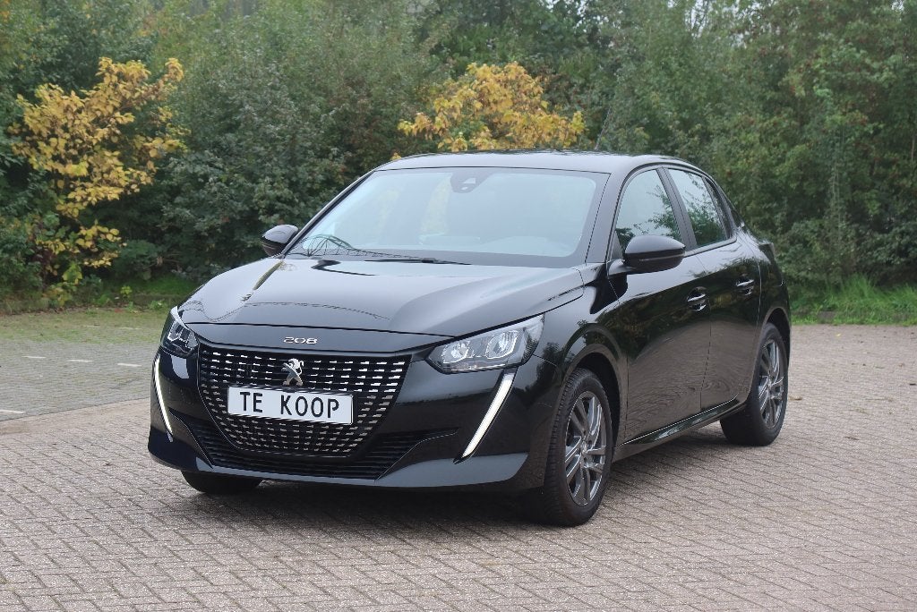 Peugeot 208 Allure Turbo 101pk 2022 veel opties, nav, airco., Auto's, Voorwielaandrijving, Dealer onderhouden, Stof, Zwart