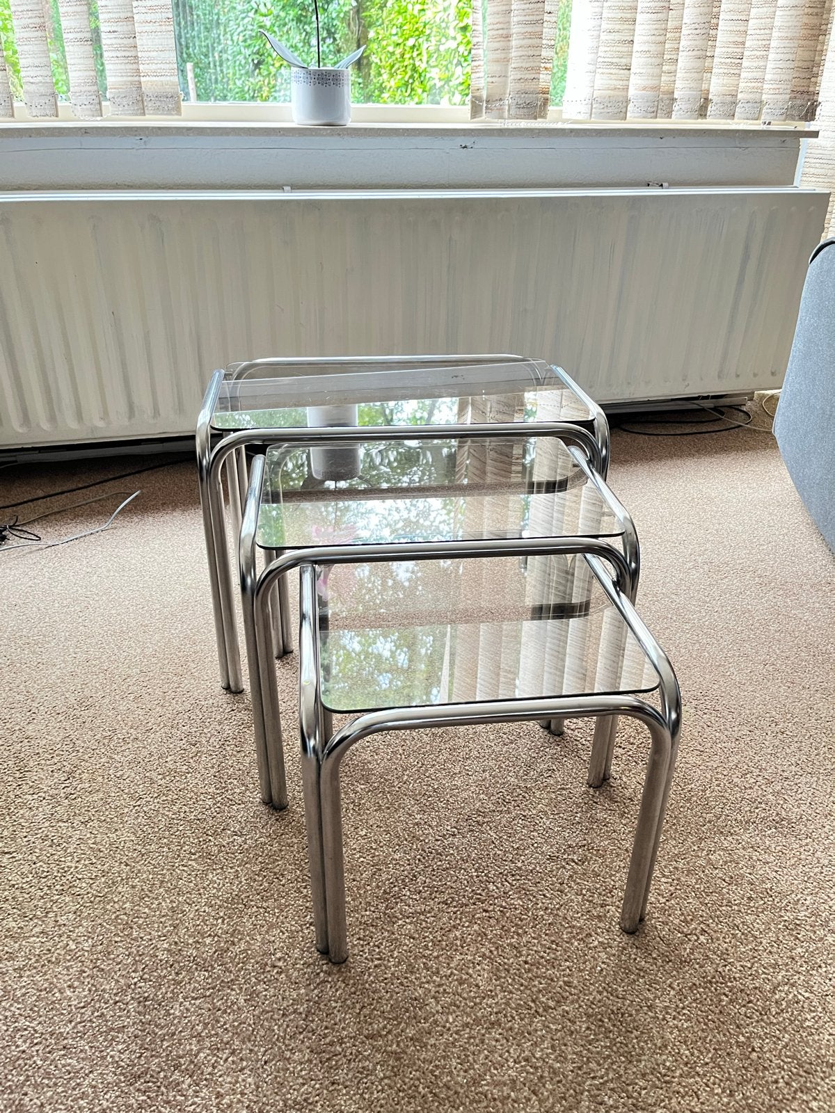 Set van 3 bijzettafels met glazen blad en chromen frame, Ophalen, Minder dan 45 cm, Minder dan 55 cm, Gebruikt