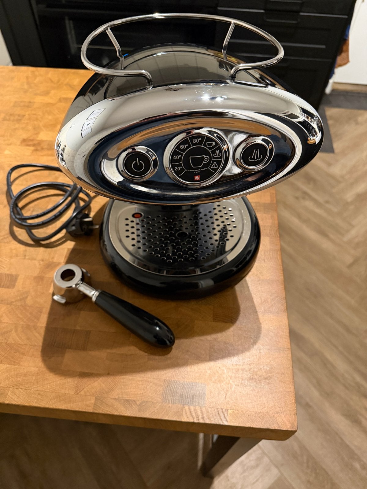 Illy Francis Francis X7.1 iperEspresso machine, Witgoed en Apparatuur, Koffiezetapparaten, Koffiepads en cups, Espresso apparaat