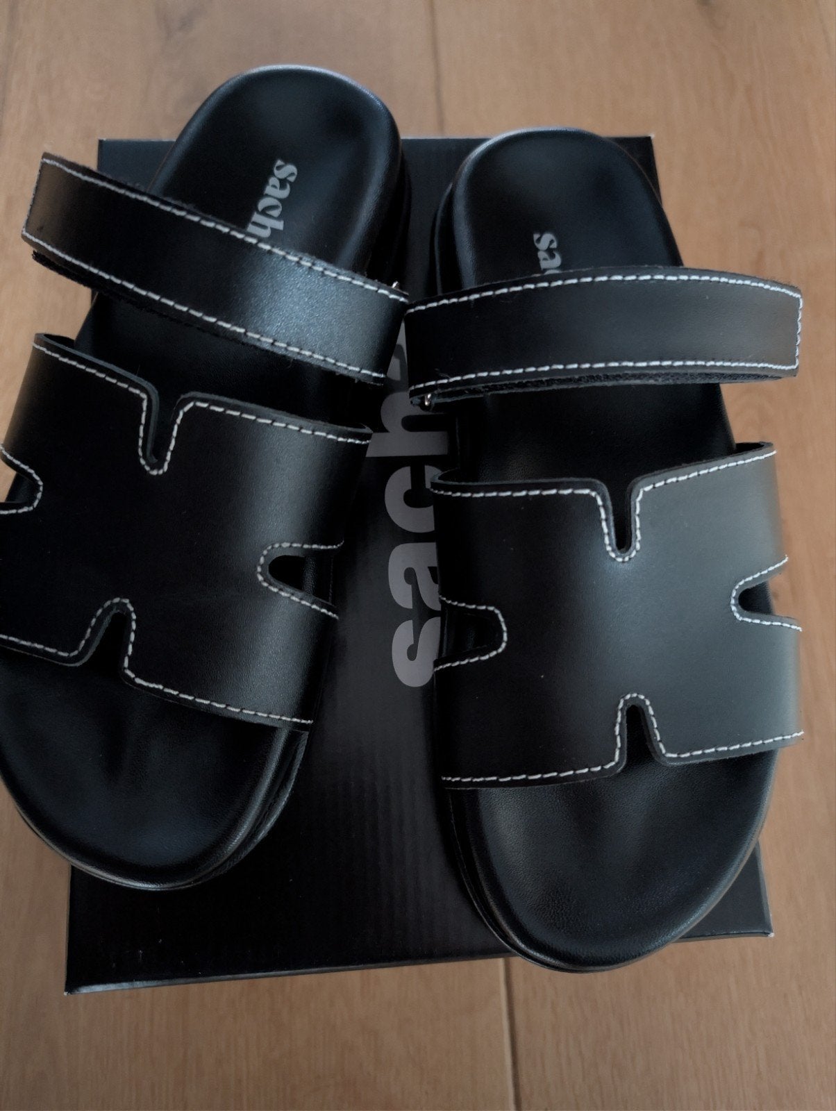 Leren Sacha slippers maat 40 zo goed als nieuw, Ophalen of Verzenden, Zo goed als nieuw, Zwart