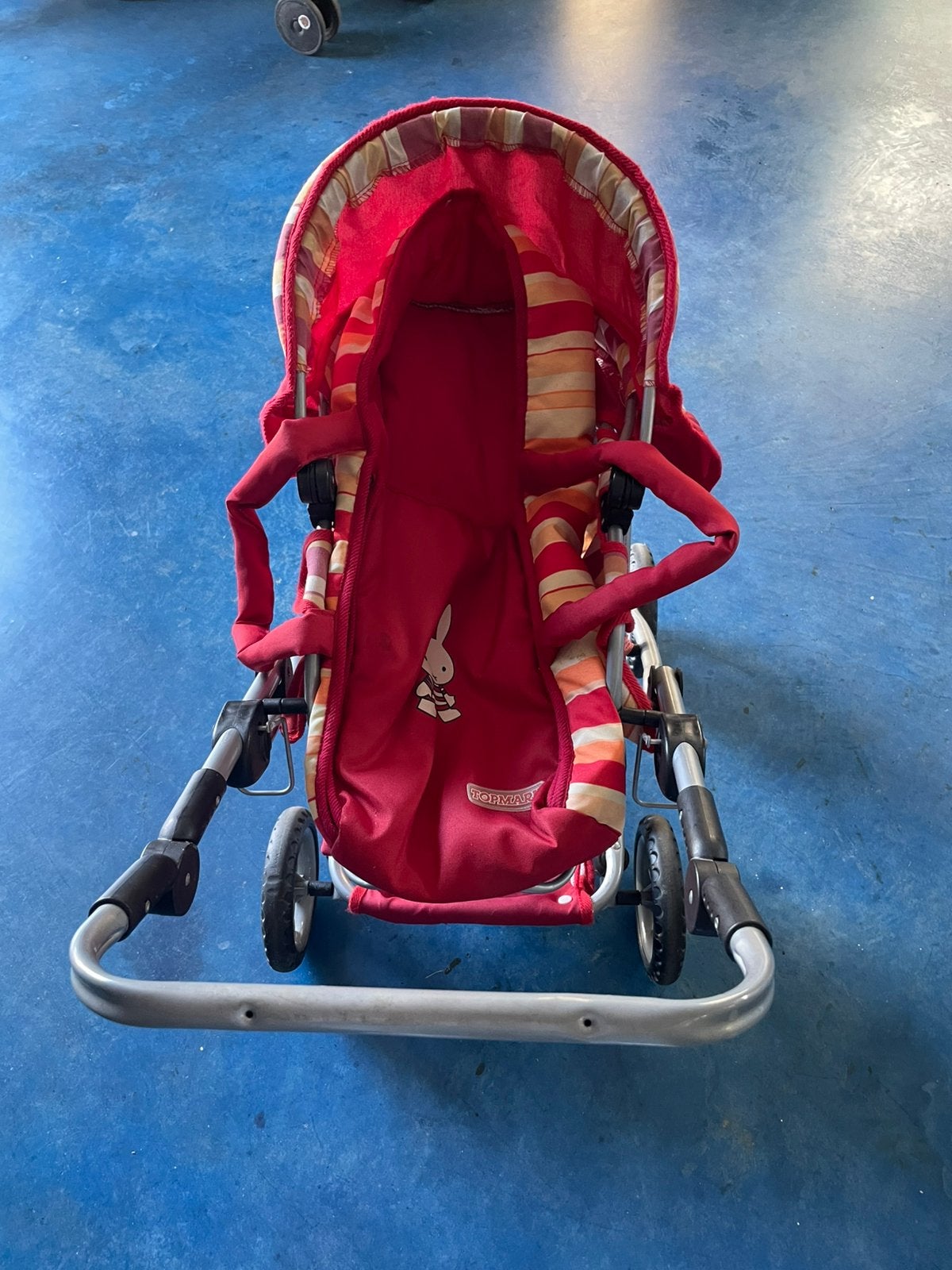 Poppenwagen met reiswieg Nijntje rood, Ophalen, Gebruikt