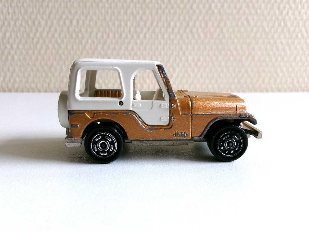 Jeep CJ-7 metallic goud 1:54 Majorette (geen ovp), Ophalen of Verzenden, Gebruikt, Auto