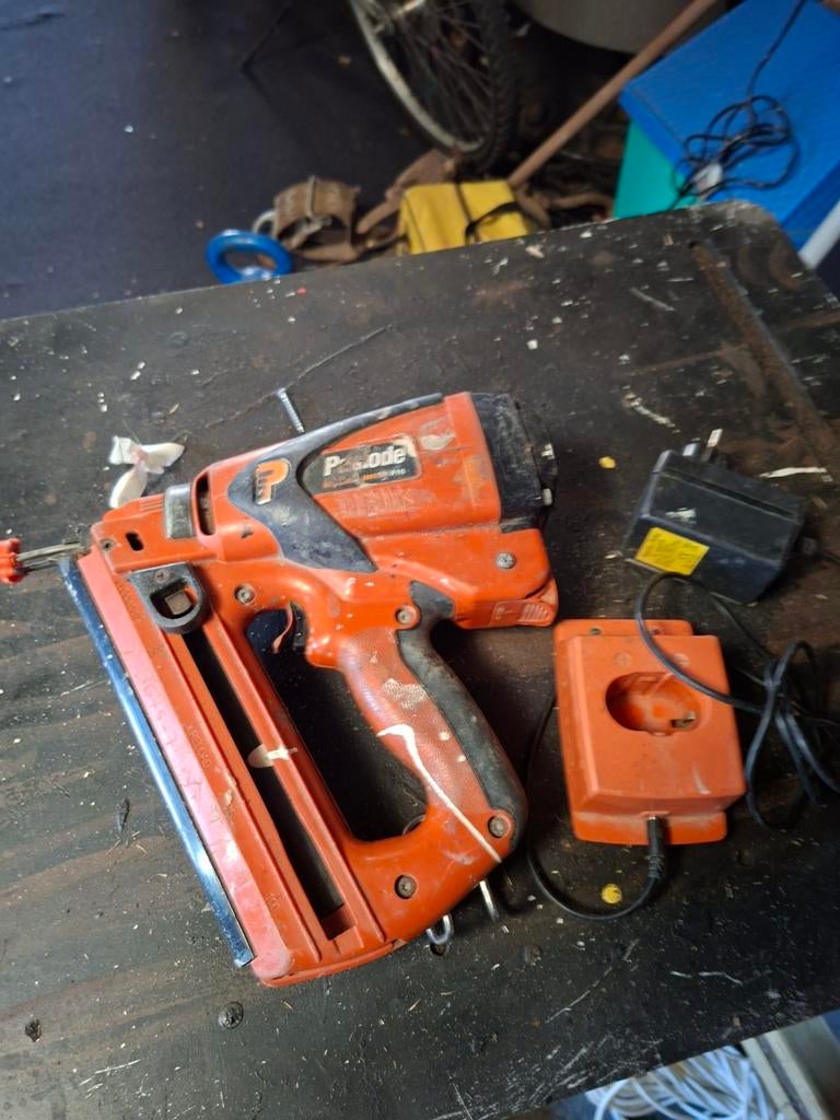 Paslode nietmachine defect?, Ophalen