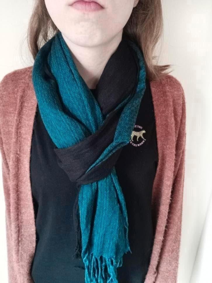 Sjaal sjaaltje shawl zwart turquoise, Ophalen of Verzenden, Zo goed als nieuw, Maat 38/40 (M), Sjaal