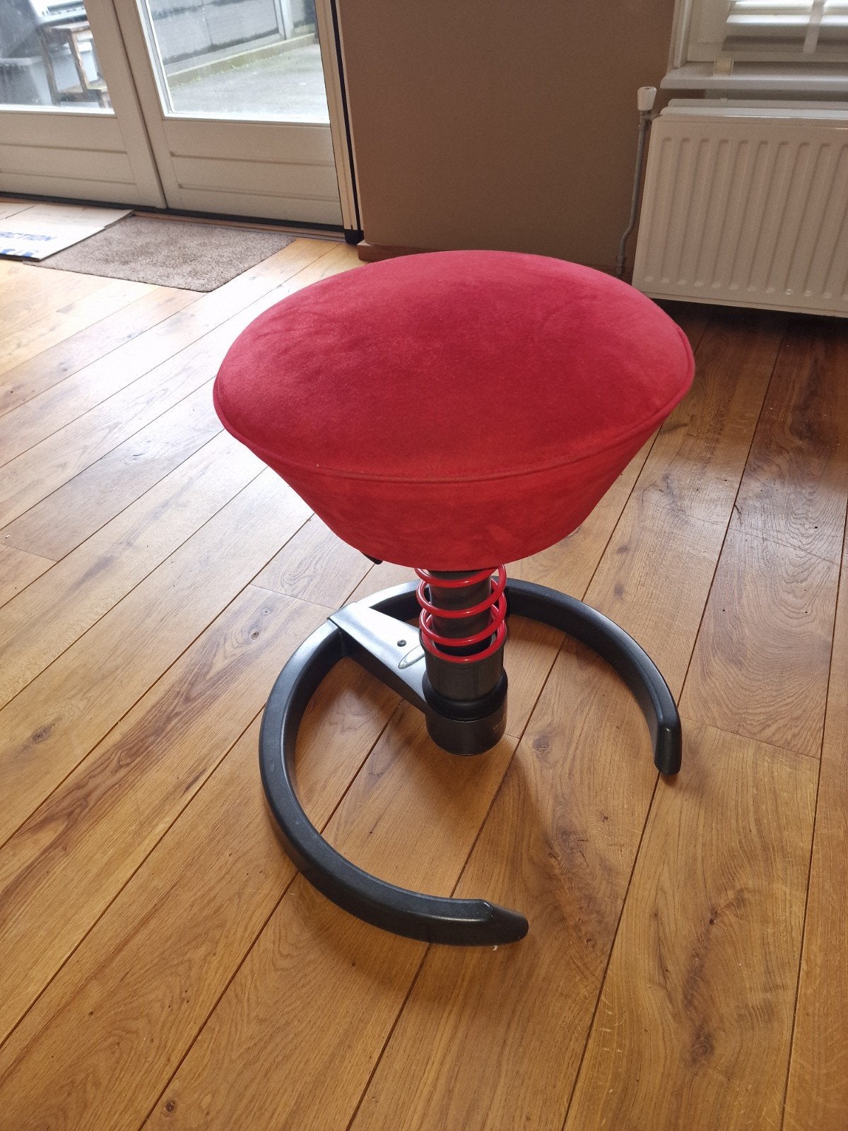 Swopper ergonomische bureaustoel/kruk - Rood, Ophalen, Zo goed als nieuw, Bureaukruk, Rood