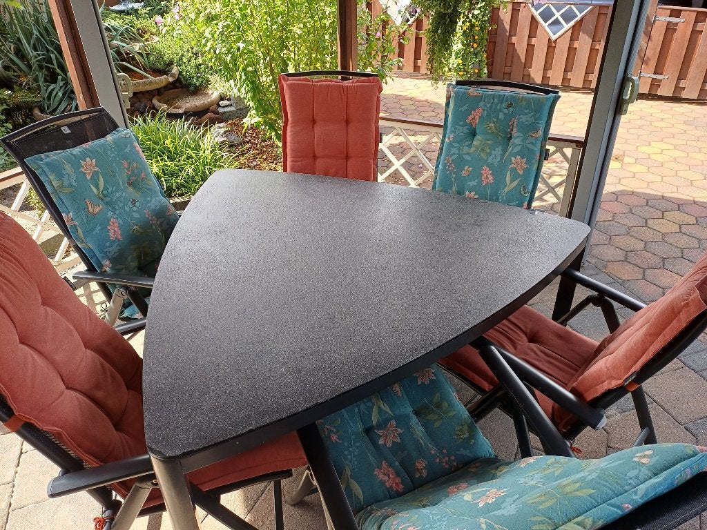 tuinset; driehoekige tafel met 6 stoelen en kussens, Ophalen, Gebruikt, 6 zitplaatsen, Aluminium